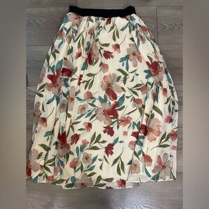 Floral flowy skirt with elastic waistband